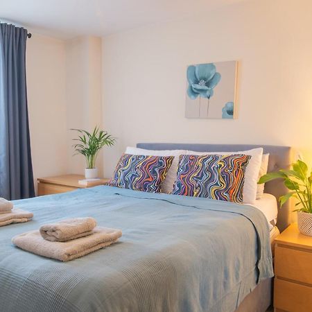 Stay In Our Stylish Flat! & Secure Building & Sleeps Up To 4 Birmingham Bagian luar foto