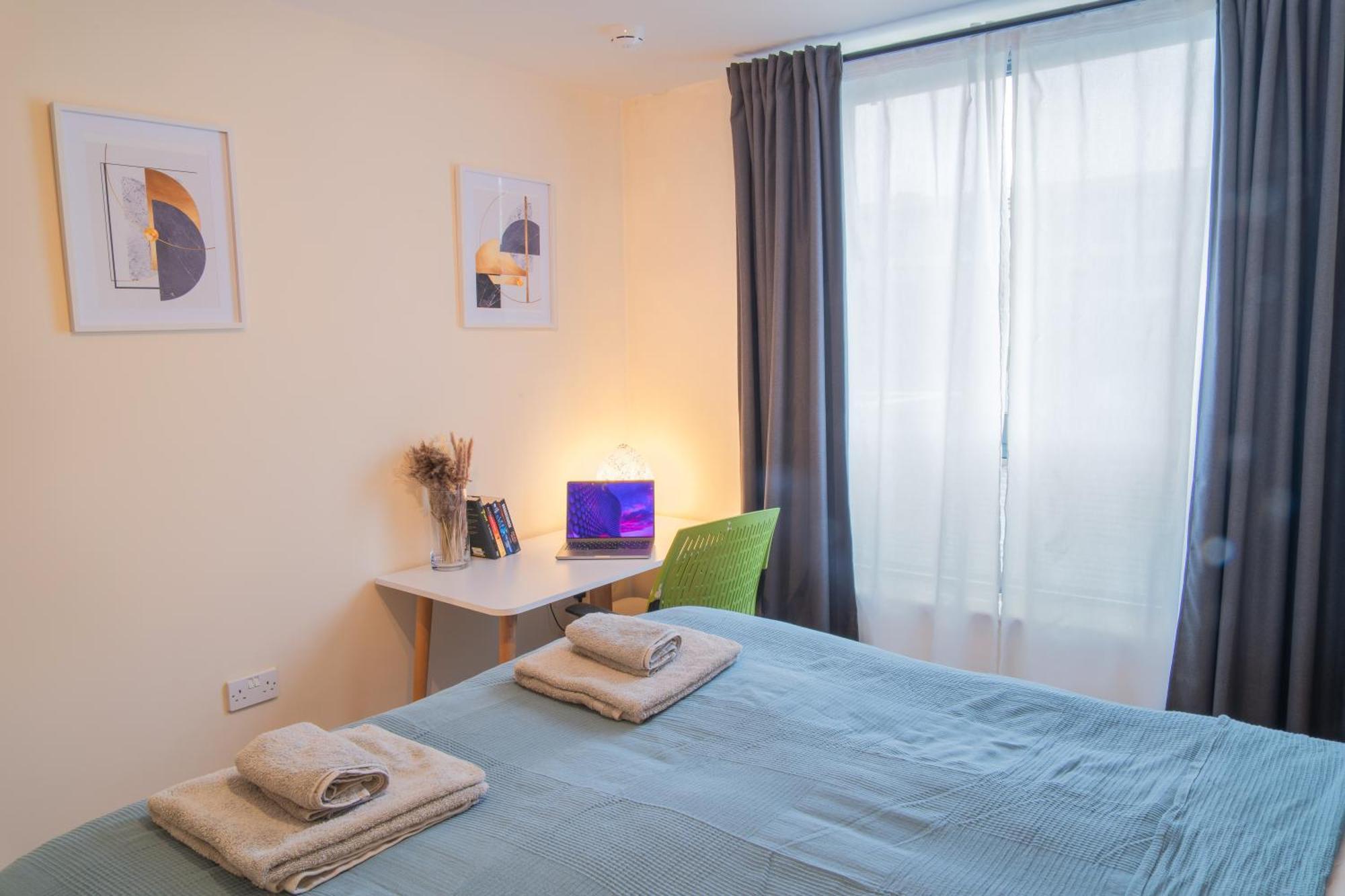 Stay In Our Stylish Flat! & Secure Building & Sleeps Up To 4 Birmingham Bagian luar foto