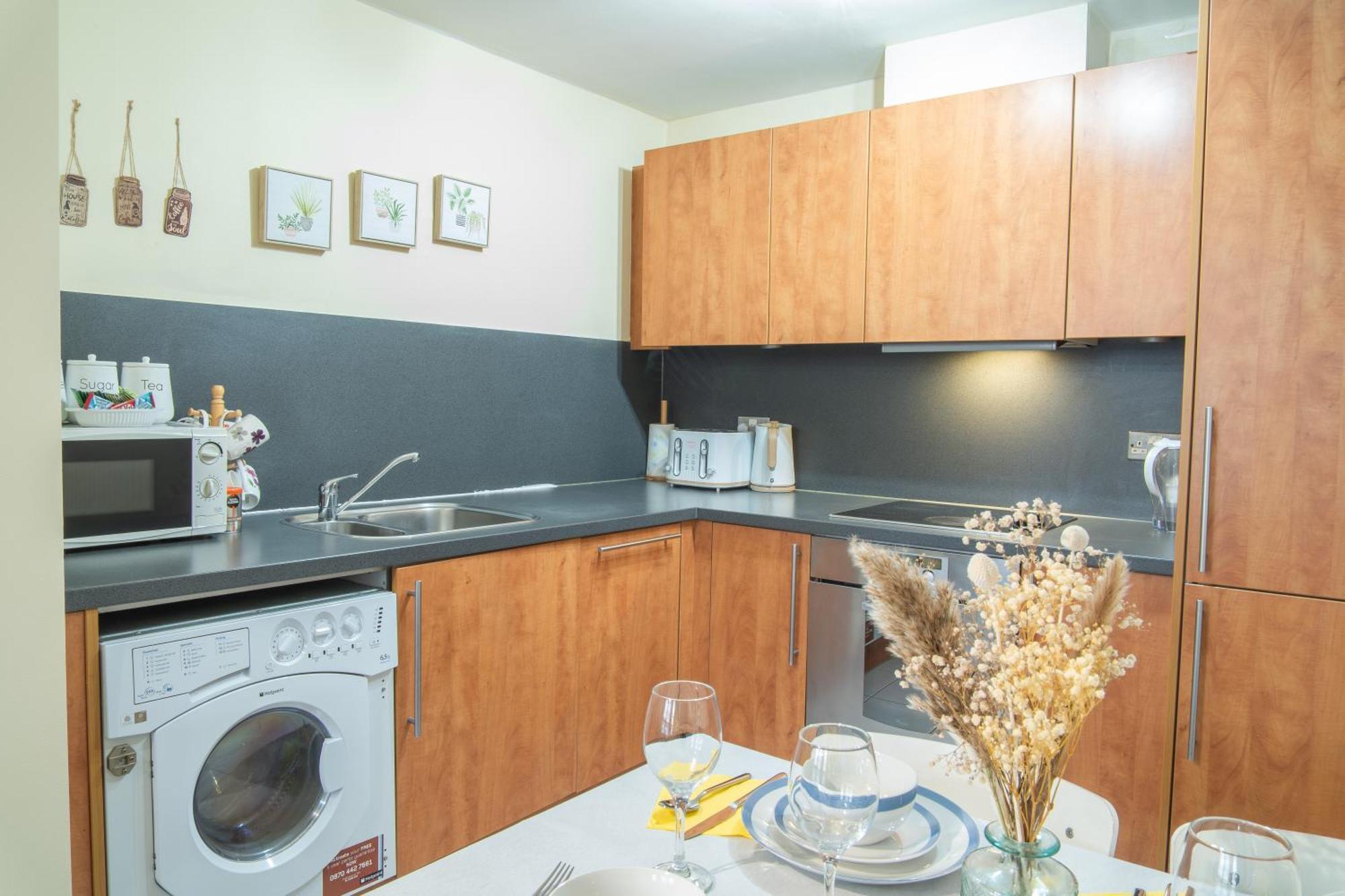 Stay In Our Stylish Flat! & Secure Building & Sleeps Up To 4 Birmingham Bagian luar foto
