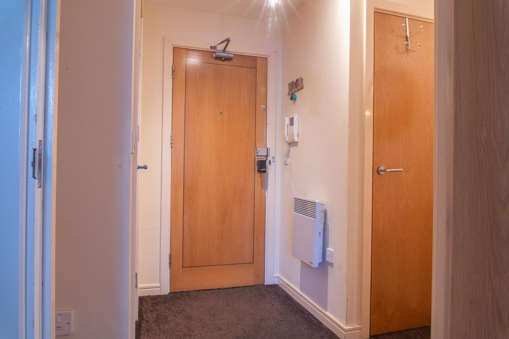 Stay In Our Stylish Flat! & Secure Building & Sleeps Up To 4 Birmingham Bagian luar foto