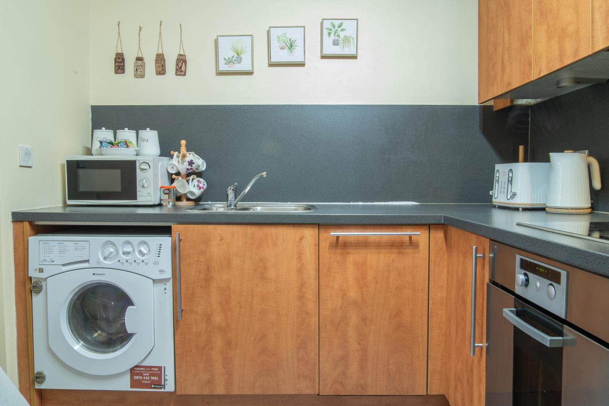 Stay In Our Stylish Flat! & Secure Building & Sleeps Up To 4 Birmingham Bagian luar foto