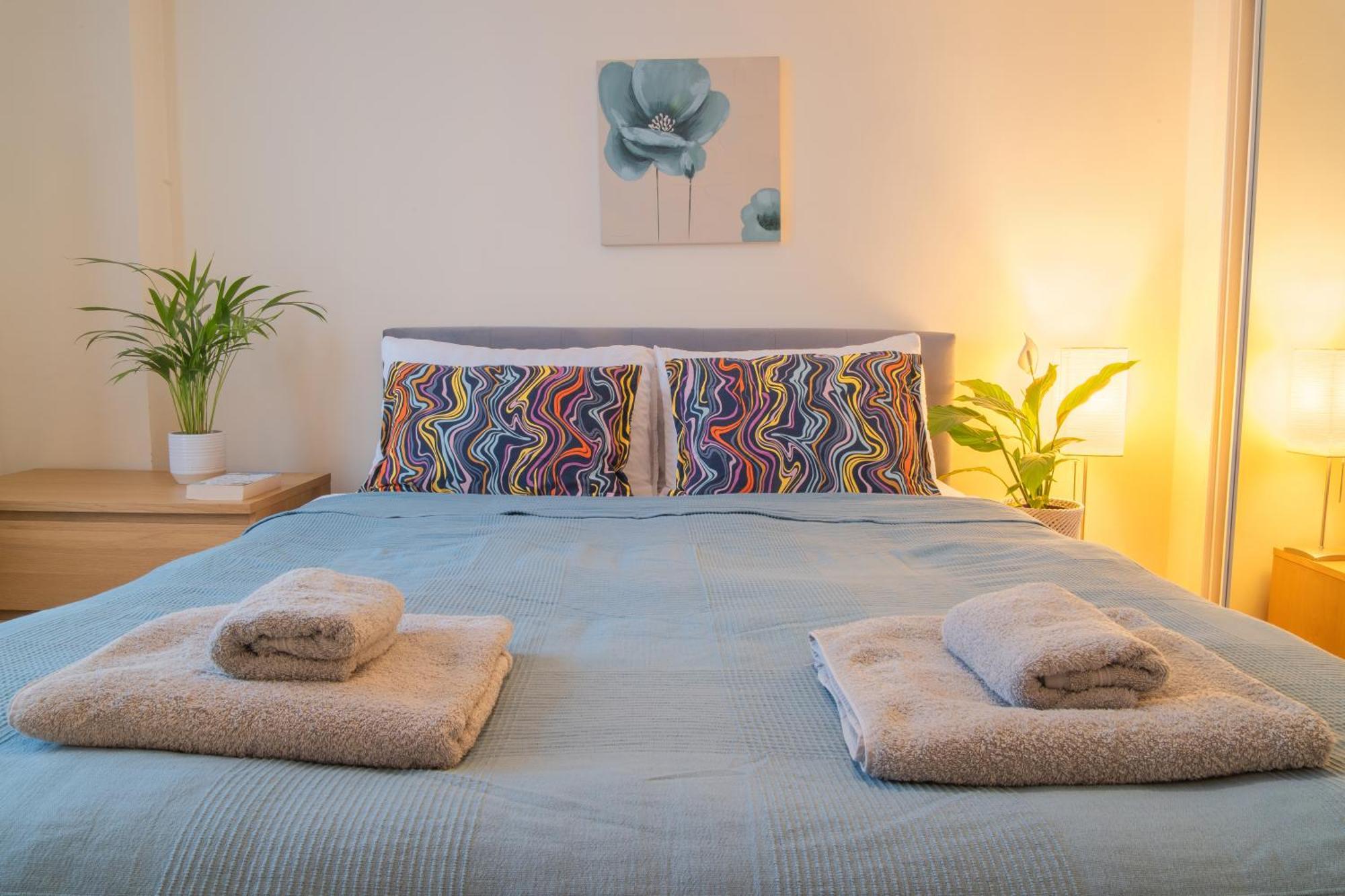 Stay In Our Stylish Flat! & Secure Building & Sleeps Up To 4 Birmingham Bagian luar foto